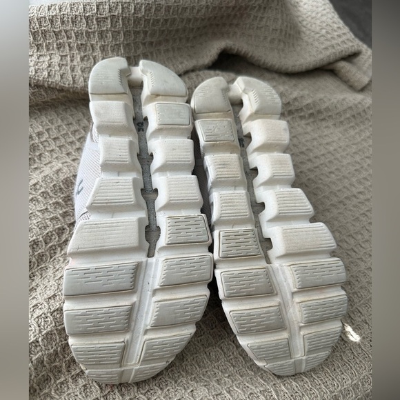 On Running Women's Athletic Shoes - Light Gray - Picture 5 of 8